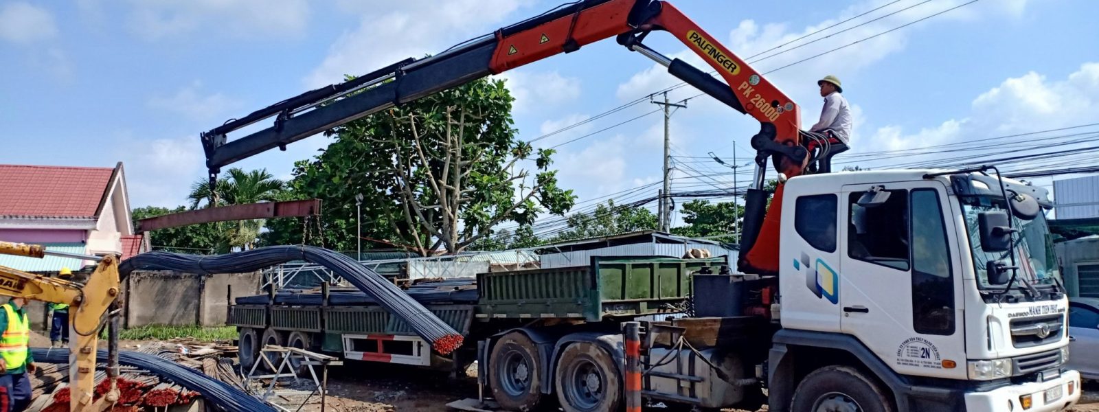 dich-vu-cho-thue-xe-cau-hang-tai-quan-2